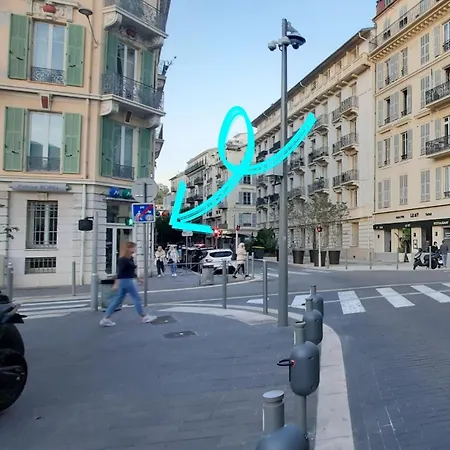 Au Centre De Proche De La Grande Climatisee Direct Tram Durandy Aeroport